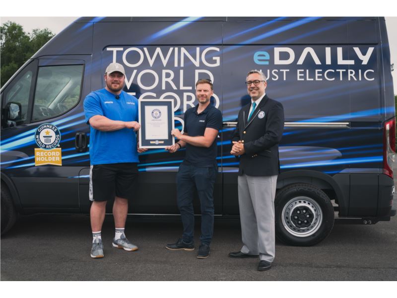 L’eDaily traina più di 153 tonnellate ed entra nel Guinness World Record per ‘il carico più  pesante trainato da un furgone elettrico’